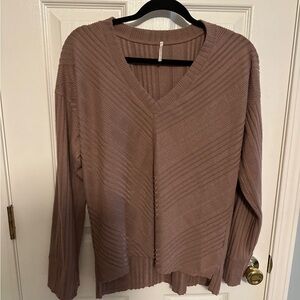 Ribbed V-Neck Sweater in Mauve